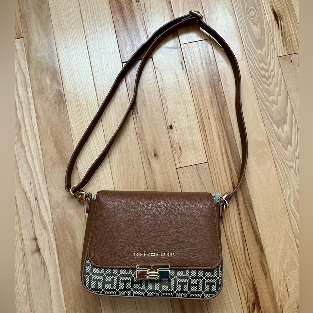 NWT Tommy Hilfiger convertible crossbody / shoulder bag